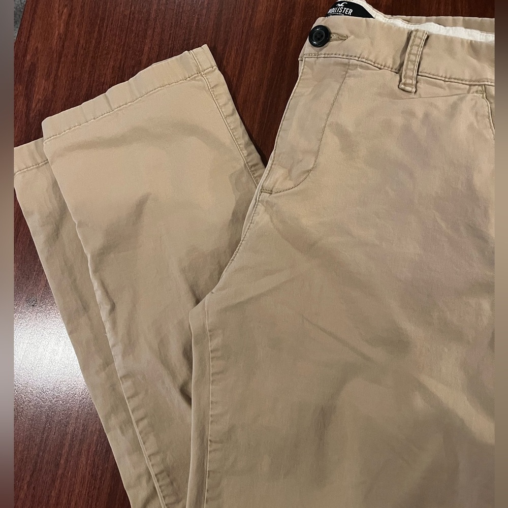 Men’s khaki pants